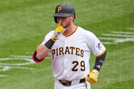 O'Hearn hits a grand slam on his 33rd birthday to lead Pirates